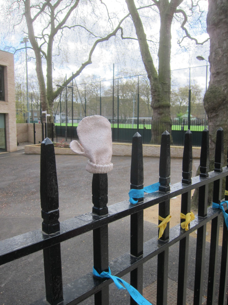 Tracey Emin, Mitten - outside the Foundling Museum